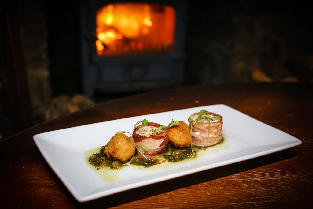 The Plough Inn & Restaurant คองเกิลตัน ภายนอก รูปภาพ