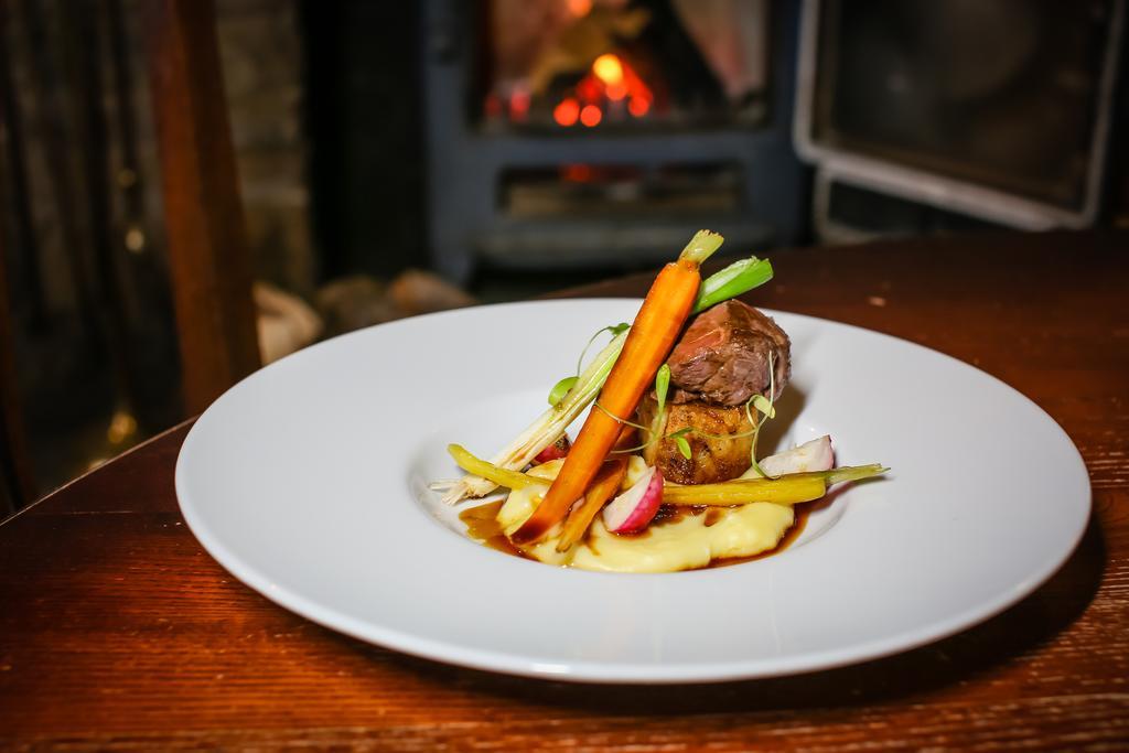 The Plough Inn & Restaurant คองเกิลตัน ภายนอก รูปภาพ